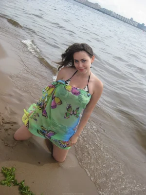 05-adorable-brunette-gf