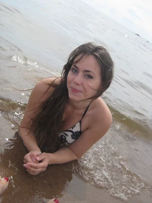 07-adorable-brunette-gf