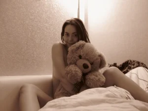 12-adorable-brunette-gf