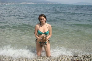 21-adorable-brunette-gf