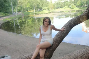 22-adorable-brunette-gf