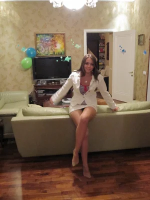 34-adorable-brunette-gf