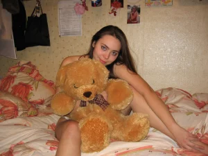 38-adorable-brunette-gf