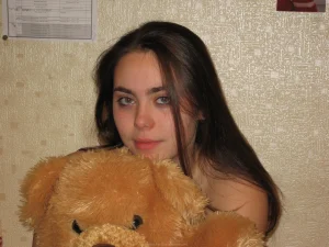 40-adorable-brunette-gf