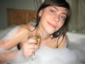 60-adorable-brunette-gf