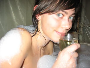 62-adorable-brunette-gf