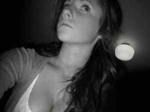 48-alison-loves-to-show-her-boobs