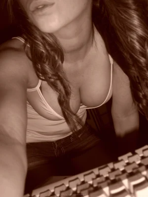 97-alison-loves-to-show-her-boobs