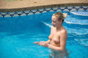 amateur-nudist-model-086