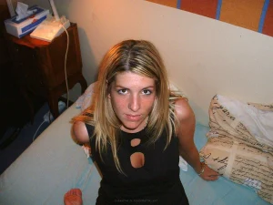 15-amazing-blonde-girl-shows-herself