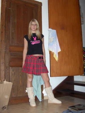 36-amazing-blonde-girl-shows-herself