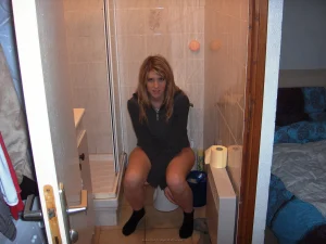 55-amazing-blonde-girl-shows-herself