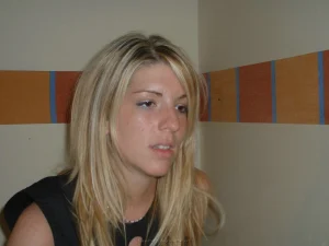 64-amazing-blonde-girl-shows-herself