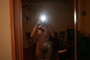 01-babe-making-self-shots
