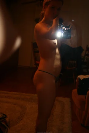 07-babe-making-self-shots