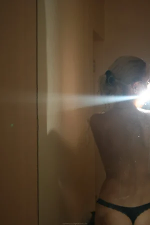 48-babe-making-self-shots