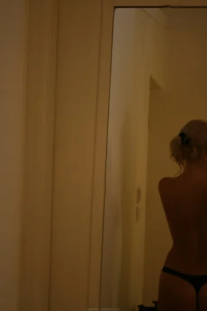 49-babe-making-self-shots