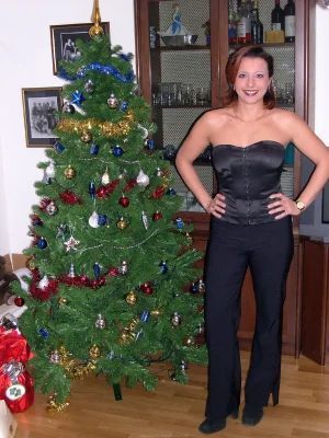 06-babe-prefers-parties