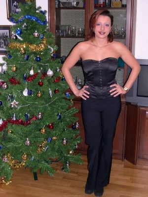 07-babe-prefers-parties