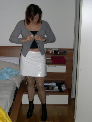 25-babe-prefers-parties