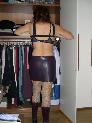 32-babe-prefers-parties