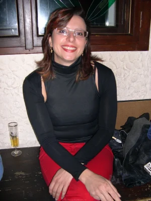 46-babe-prefers-parties