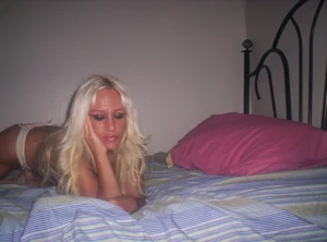 20-babe-shows-her-big-boobies