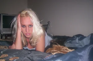 43-babe-shows-her-big-boobies