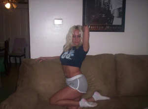 79-babe-shows-her-big-boobies