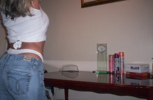 82-babe-shows-her-big-boobies