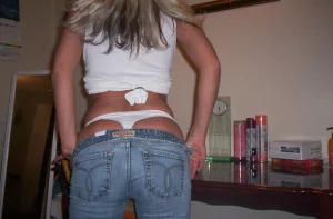 84-babe-shows-her-big-boobies