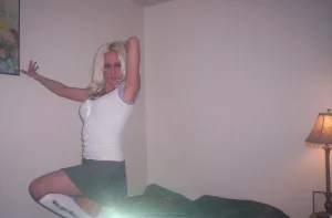 88-babe-shows-her-big-boobies