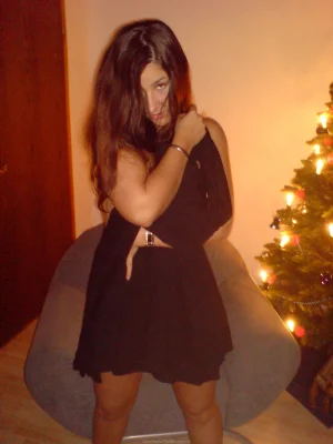 57-babe-shows-her-shaved-pussy