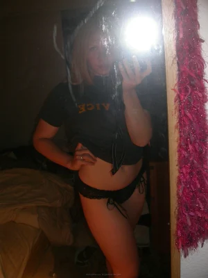 01-baby-love-shows-her-pussy