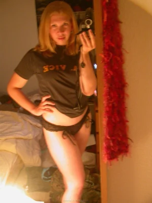 02-baby-love-shows-her-pussy