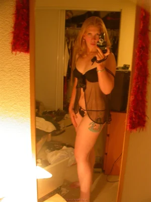 16-baby-love-shows-her-pussy