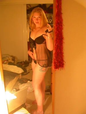 17-baby-love-shows-her-pussy