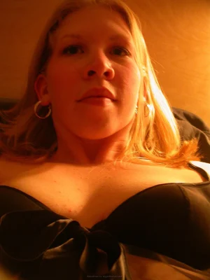 18-baby-love-shows-her-pussy