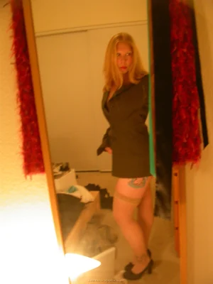 58-baby-love-shows-her-pussy