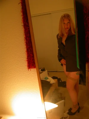 60-baby-love-shows-her-pussy