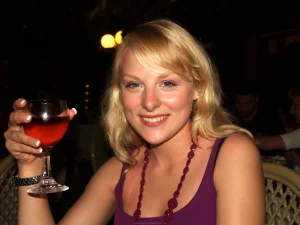 02-blonde-babe-in-bikini