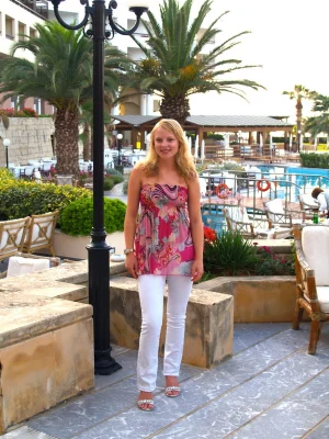 14-blonde-babe-in-bikini