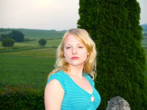 23-blonde-babe-in-bikini