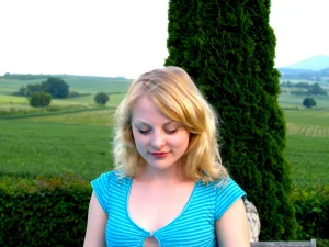 32-blonde-babe-in-bikini