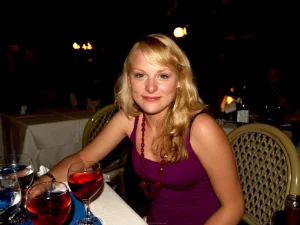 37-blonde-babe-in-bikini