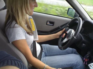 21-blonde-babe-making-photos-of-her-pussy