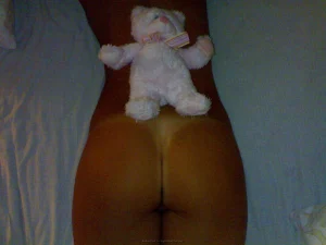 28-blonde-babe-making-photos-of-her-pussy