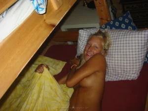 39-blonde-babe-making-photos-of-her-pussy