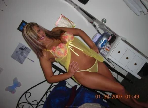 27-blonde-girl-shows-her-pussy