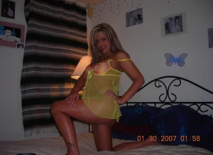 34-blonde-girl-shows-her-pussy